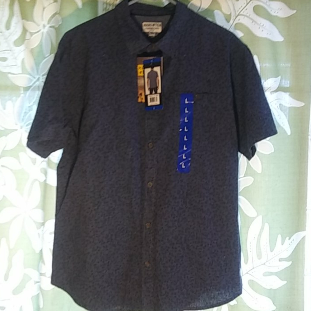 Hang Ten Men's button up shirt. Size L